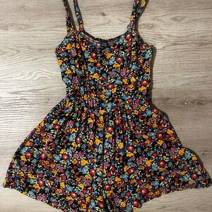 Wild Fable floral Romper size medium
